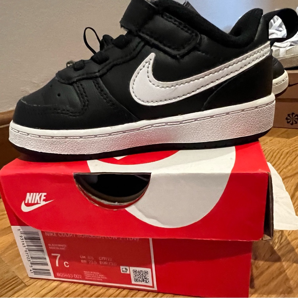 Nike Court Borough Low 2 size 7